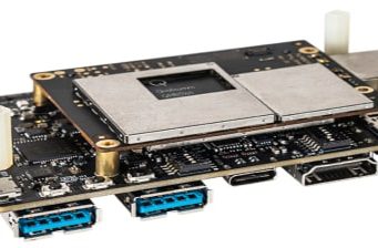 Módulo SOM y kits de desarrollo con Qualcomm QCS8250 octa-core